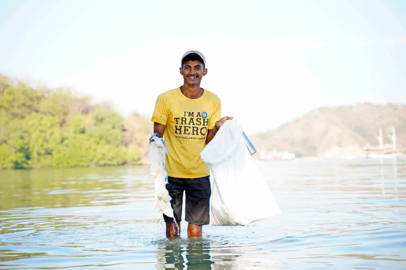 Indonesia beach cleanup