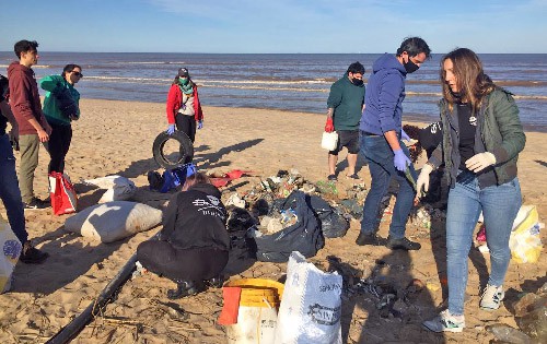 karumbe-uruguay-beach-cleanup